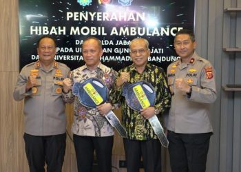 Polda Jabar Beri Hibah Ambulance Untuk UIN Sunan Gunung Djati Bandung dan Universitas Muhammadiyah Bandung