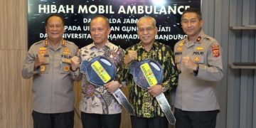 Polda Jabar Beri Hibah Ambulance Untuk UIN Sunan Gunung Djati Bandung dan Universitas Muhammadiyah Bandung