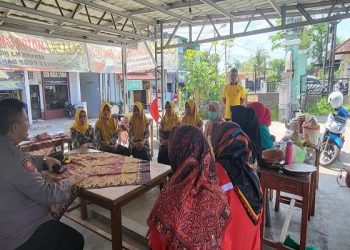 Polisi Gelar Jum’at Curhat Bersama Ibu – Ibu Kader Posyandu Kelurahan Cilembang