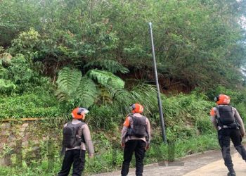 Tim SAR Sat Brimob Polda Jabar Patroli Pengecekan Tebing di Kecamatan Pacet