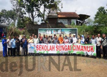 Kesbangpol Garut Dan Ketua Sekolah Cimanuk Gelar Peringatan Hari Gerakan Satu Juta Pohon Sedunia