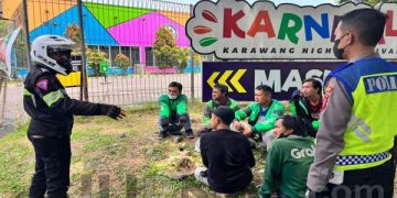 Satlantas Polres Karawang Ajak Driver Ojol Tertib Berlalu Lintas