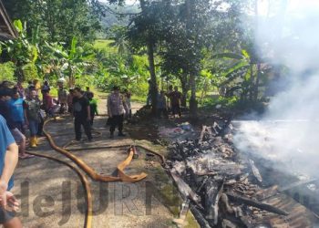 Polisi Gerak Cepat Datangi TKP Kebakaran Rumah Di Desa Selamanik