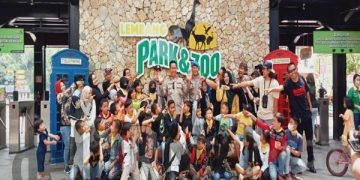 Berbagi Bahagia Dengan Anak Yatim Polisi Ajak Berwisata Ke Lembang Park Zoo
