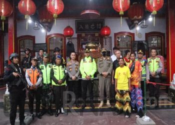 Polisi Monitoring Imlek 2023 Gunakan Sepeda Motor