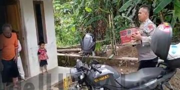 Polisi Berikan Bantuan Ke Warga Penyandang Disabilitas