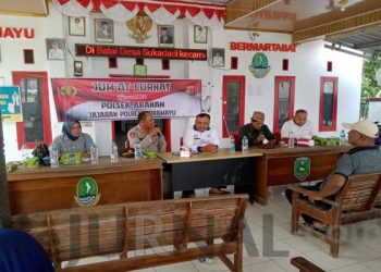 Polisi Gelar Jum’at Curhat di Kantor Desa Sukadadi