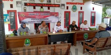 Polisi Gelar Jum’at Curhat di Kantor Desa Sukadadi