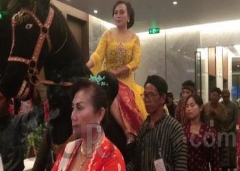 Tunggangi “Kuda Gagak Rimang” Dalam Acara Ultahnya, Jadi Inspirasi  Ketua Umum Perbawa Membumikan Kebaya