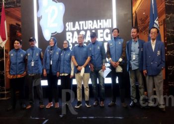 Sekretaris Dewan Pakar DPP PAN Ahmad Najib Qodratullah (tengah) bersama bacaleg dapil 2 Kabupaten Bandung. (SOPANDI/dejurnal.com).