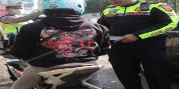 Polisi Tertibkan dan Tindak Tegas Dengan Tilang ETLE Mobile Terhadap  Pengendara Sepeda Motor Berkenalpot Tidak Sesuai Standar
