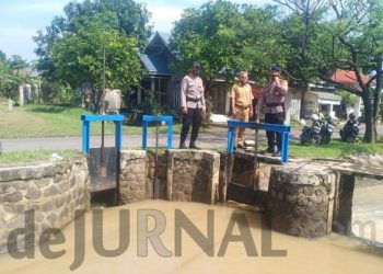 Antisipasi Meluapnya Debit Air Sungai Talun Sat Brimob Polda Jabar Terus Lakukan Patroli Siaga Sar Secara Rutin