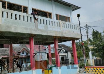 Dinas PUPR Karawang Diminta Cek Kondisi Proyek Pembangunan Kantor RW TA. 2022 Diduga Mangkrak