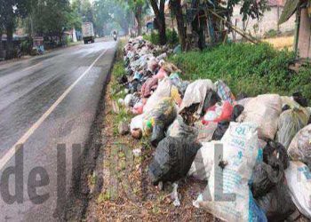 Tumpukan Sampah Nampak di Sejumlah Titik Jalan Haurwangi Cianjur