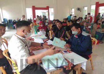 Ketua Tim IV Panitia Ajudikasi Serahkan 357 Sertipikat PTSL di Genuksari