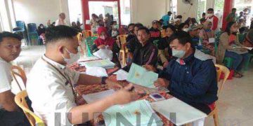 Ketua Tim IV Panitia Ajudikasi Serahkan 357 Sertipikat PTSL di Genuksari