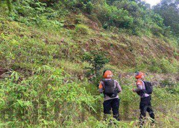 Patroli Sar Sat Brimob Polda Jabar Lakukan Pemantauan Tebing di Wilayah Kecamatan Cipanas Kabupaten Cianjur