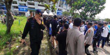 Sat Brimob Polda Jabar Terjunkan Pasukan Dalam Amankan Persib VS PSS Sleman di Stadion GBLA