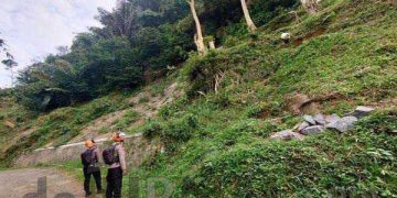Tim Siaga Sar Sat Brimob Polda Jabar Kembali Cek Tebing Rawan Longsor di Wilayah Kecamatan Pacet