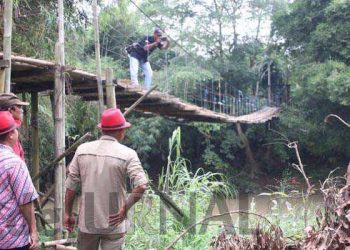 Bupati Subang Tinjau Jembatan Gantung di Desa Mekarwangi