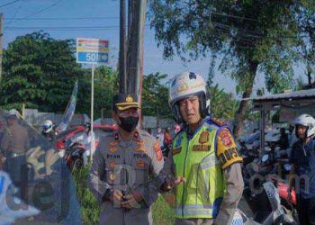 Kapolres Karawang Turun Langsung Atur Lalin Di Objek Vital Pertigaan Jalan Cidomba