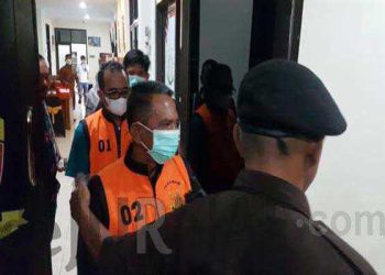 Penampakan dua dari tiga tersangka kasus dugaan SPK bodong yang telah ditetapkan oleh Kejari Kabupaten Sukabumi.