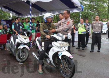 Polisi Edukasi Para Driver Ojol Berlalu lintas