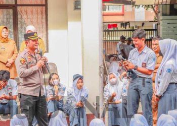 Polisi  Ajak Pelajar Menyiapkan Diri Menuju Indonesia Emas Dalam Program  Goes To School