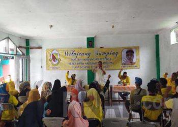 Anggota DPRD Kabupaten Bandung H. Yanto Setianto saat reses di Desa Cilampeni, Kecamatan Katapang Kabupaten Bandung. (Sopandi/ dejurnal. com).