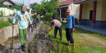 Kabid Humas Polda  Jabar : Polisi Bersama Warga Laksanakan Kerja Bakti