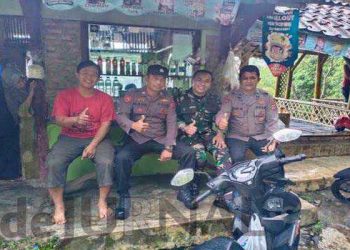 Kabid  Humas Polda Jabar : Jaga Kondusifitas Wilayah, Polri Bersama TNI Bersinergi di Cikijing Sambangi Warga Desa Sindangpanji
