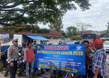 Kabid Humas Polda Jabar : Polisi Beri Pembinaan dan Penyuluhan Berlalu Lintas di Rest Area SPBU Nagrak