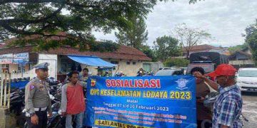 Kabid Humas Polda Jabar : Polisi Beri Pembinaan dan Penyuluhan Berlalu Lintas di Rest Area SPBU Nagrak
