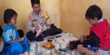 Polisi Berbagi Kebahagiaan Dengan Anak Yatim Piatu