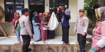 Kabid Humas Polda Jabar : Kepedulian Terhadap Kesehatan Balita, Polisi Turun Langsung Bantu Kegiatan Posyandu