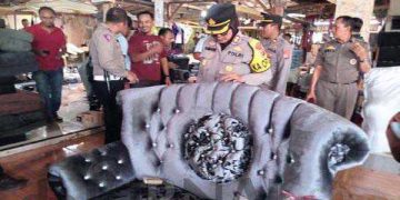 Junjung Kearifan Lokal, Kapolres Subang Sambangi Pengrajin  Mebeul Desa Siluman