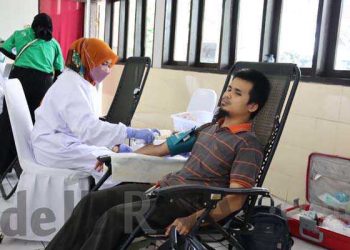 HUT ke-13 Komunitas Reader Gelar KhItanan Massal dan Donor Darah di Sentra Wyata Guna