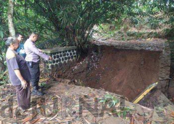 Cek Jembatan Longsor, Polisi Himbau Warga Agar Hati – Hati Melintasi Blok Sudahanten
