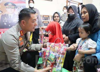 Polisi Peduli Stunting Salurkan Bantuan Kepada Anak dan Lansia di Wilayah Kota Cimahi dan Kab. Bandung Barat