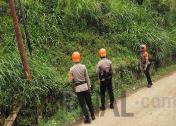 Sar Sat Brimob Polda Jabar Laksanakan Patroli Cek Tebing Rawan Longsor di Wilayah Kecamatan Lembang