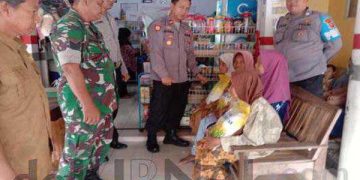 Ringankan Beban Masyarakat, Polisi Berikan Bansos Bagi Warga Jompo