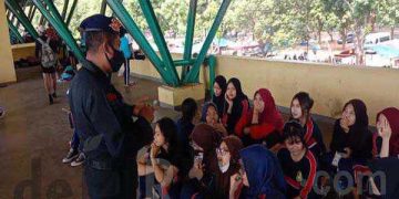 Sat Brimob Polda Jabar Sambang Kumpulan Anak Muda dan Berikan Himbauan Tentang Harkamtibmas