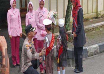Polisi Sahabat Anak, Kapolres Sumedang Perkenalkan Budaya Tertib Lalu Lintas Sejak Dini