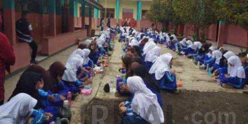 Rayakan Hari Jadi Garut, Guru dan Siswa SMPN 4 Bayongbong Gelar Ngaliwet Bareng