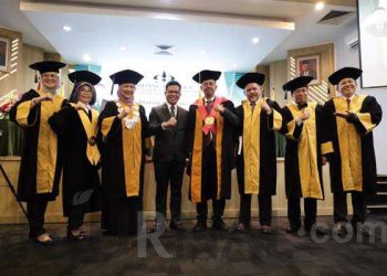 Bupati Bandung Raih Gelar Doktor, Lulus dengan Predikat Memuaskan