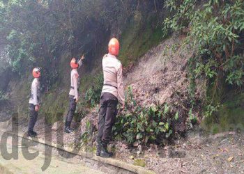 Patroli Sar Sat Brimob Polda Jabar Cek Tebing Longsor Kecil di Tebing Gunung Tangkuban Perahu