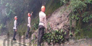 Patroli Sar Sat Brimob Polda Jabar Cek Tebing Longsor Kecil di Tebing Gunung Tangkuban Perahu