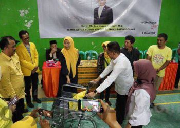 Kemensos bersama Wakil Ketua Komisi VIII DPR RI Salurkan Bantuan Atensi Kepada 100 PPKS KBB
