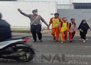 Berikan Rasa Aman, Polisi Strong Point di Depan Sekolah