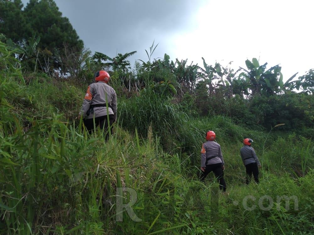 Patroli Sar Sat Brimob Polda Kabar Cek Tebing Rawan Longsor Wilayah